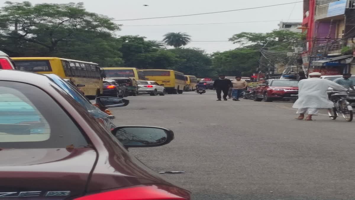 City traffic system in disarray due to Rakhi market in Ranchi