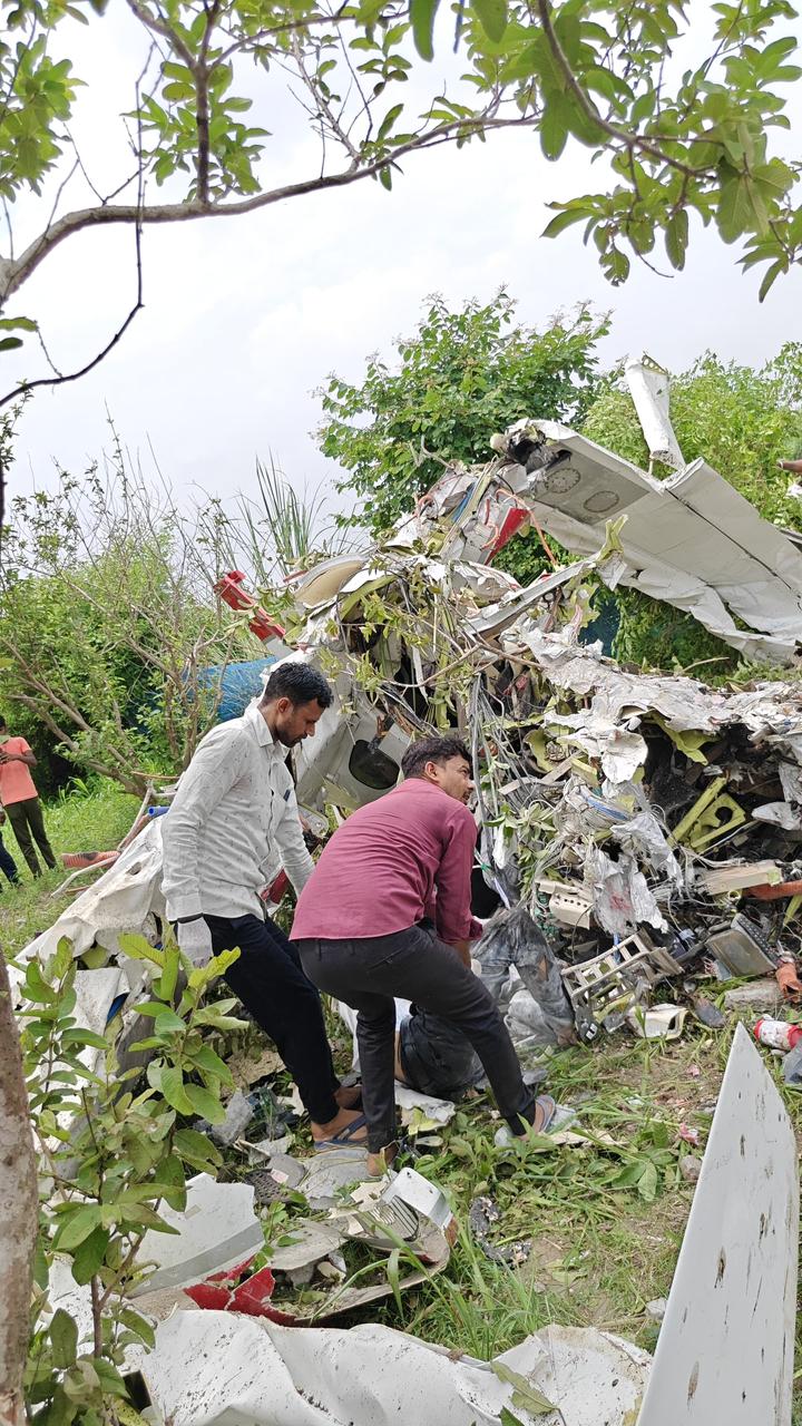 two-pilots-killed-in-trainer-aircraft-crash-in-kanpur