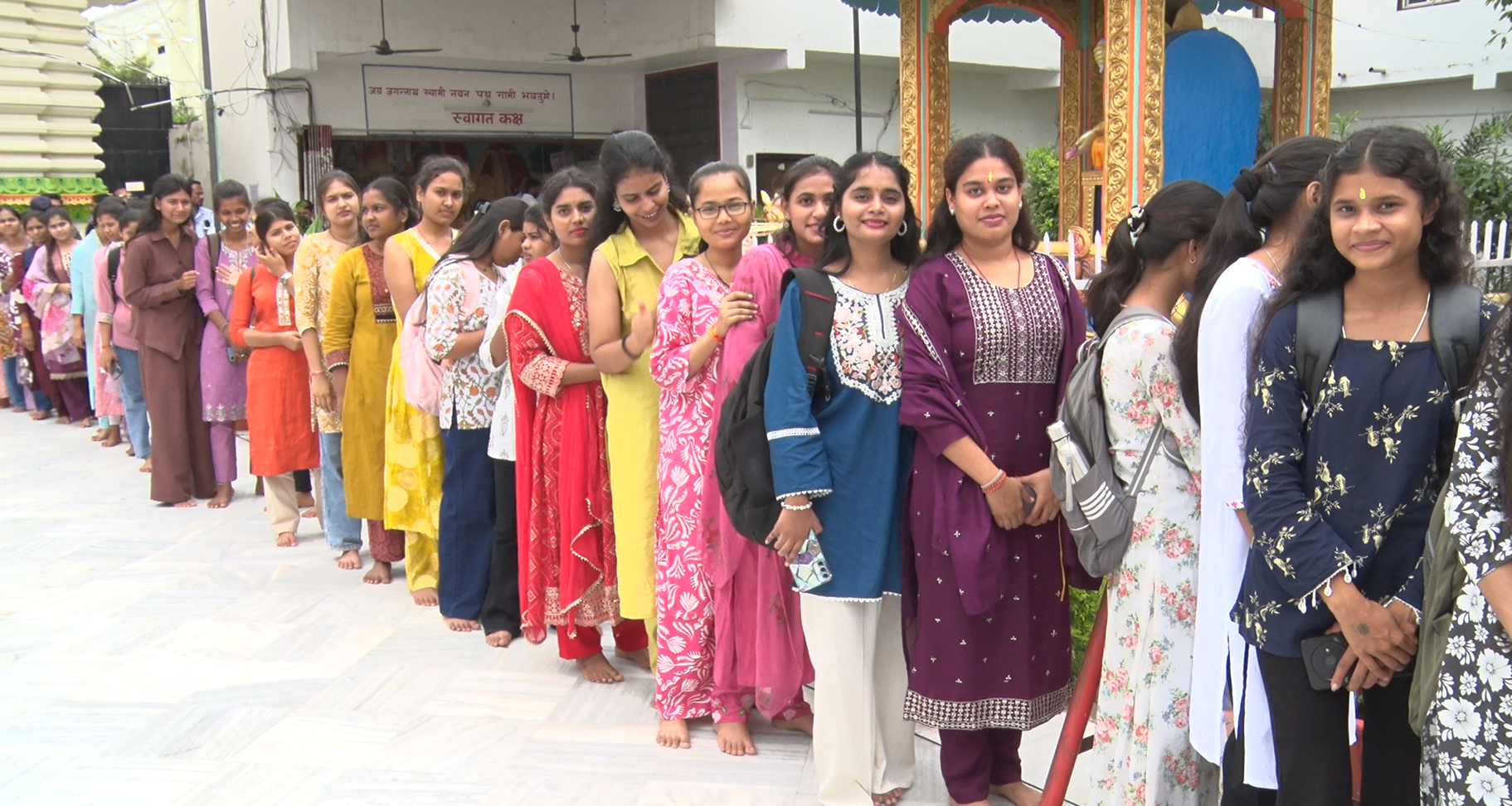Sisters tied Raksha Sutra to Lord Jaganna