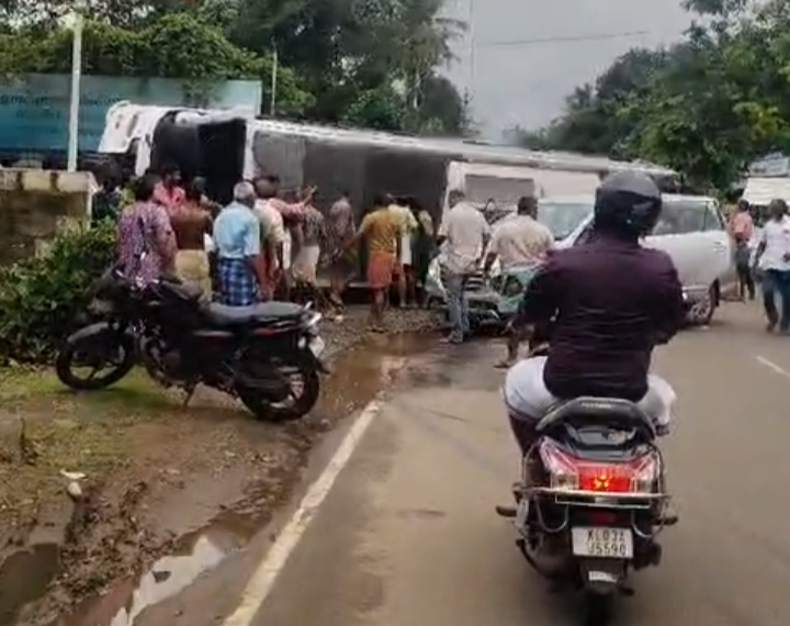 koothattukulam wedding bus accident tourist bus accident kakkoor tourist bus accident wedding bus accident