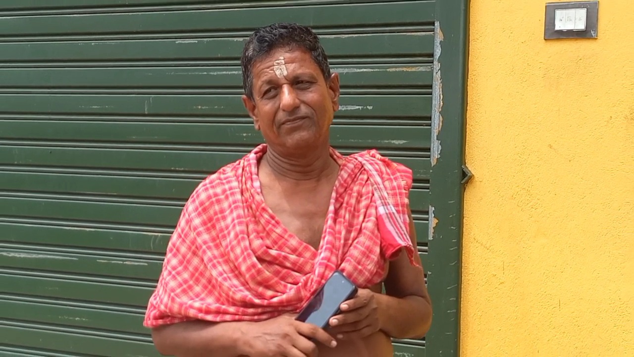 Rakesh's father, Pratava Panda, who returned safely from Nepal
