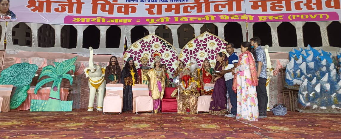 राम भी महिला और लक्ष्मण महिला. रावण भी है महिला के किरदार में.