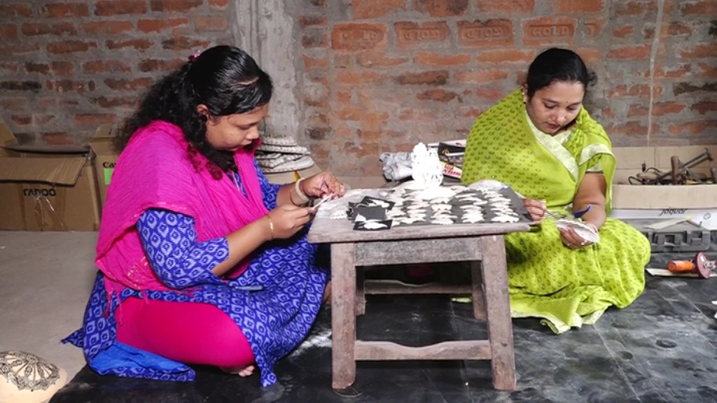 ଶଙ୍ଖ ଶାମୁକାକାରୁ ଆକର୍ଷଣୀୟ ଜିନିଷ ତିଆରି ଚାଲିଛି