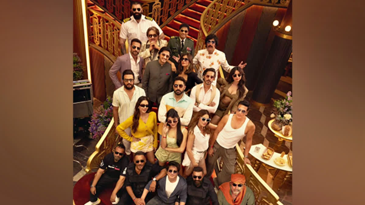 Housefull 5: Akshay Kumar, Jacqueline Fernandez, Other Cast Pose Together As Film Enters Final Schedule Housefull 5: Akshay Kumar, Jacqueline Fernandez, Other Cast Pose Together As Film Enters Final Schedule