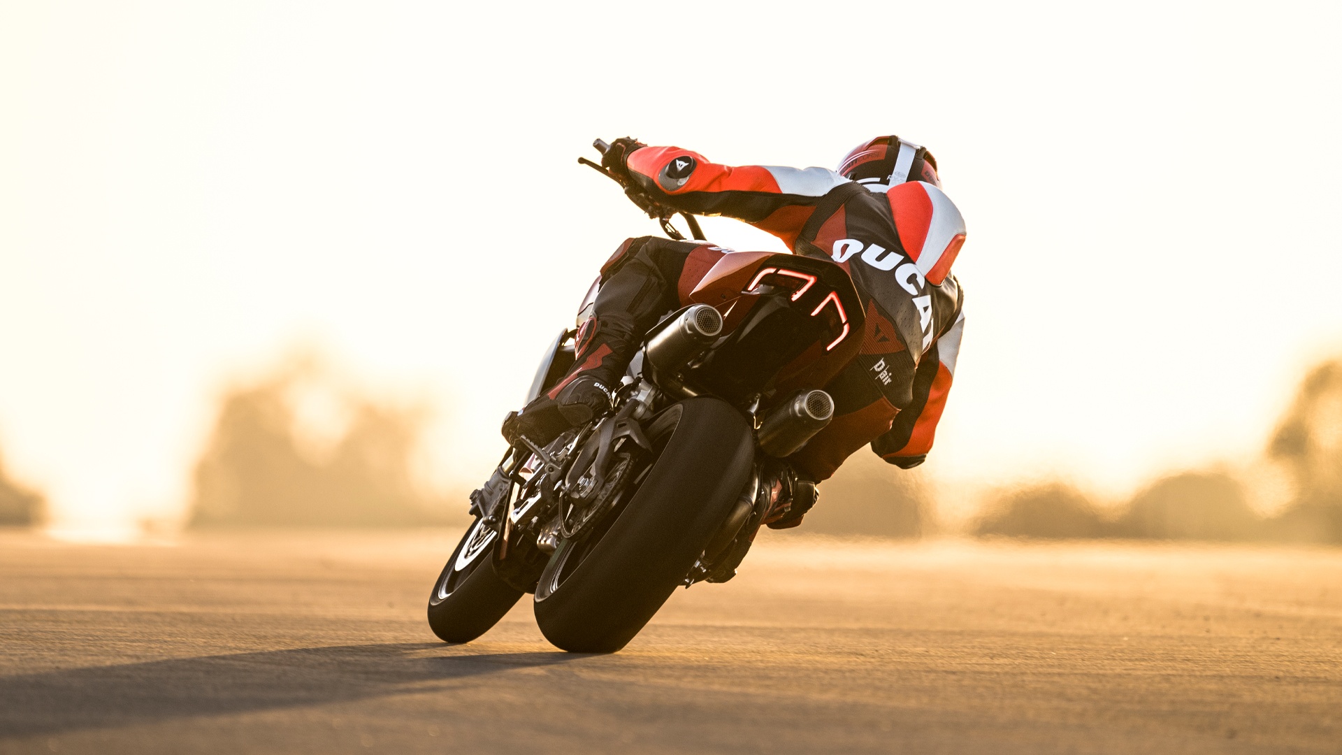 2025-ducati-streetfighter-v2-launched-in-india-price-design-features-engine-and-more