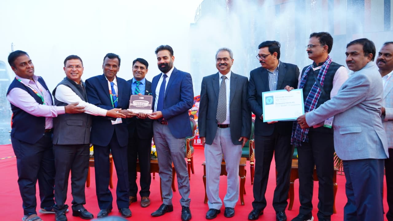 अवार्ड फंक्शन में किस किस को मिला गोल्ड