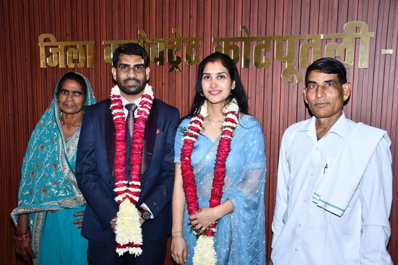 परिवार की मौजूदगी में की शादी