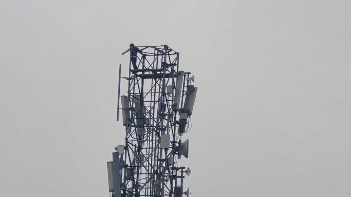 Drunk youth climbs mobile tower