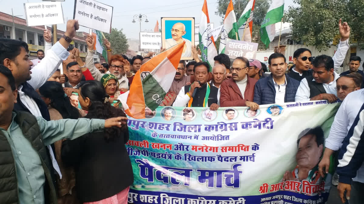 Congress workers marching on foot