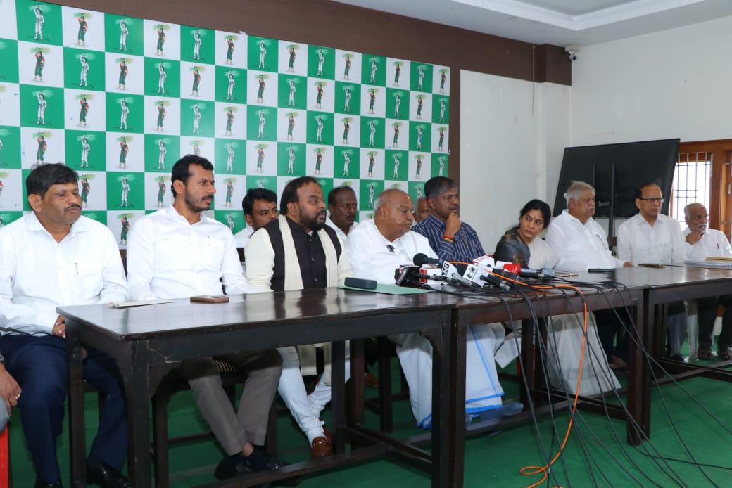 jds-will-contest-independently-in-local-body-elections-says-h-d-deve-gowda-clarifies