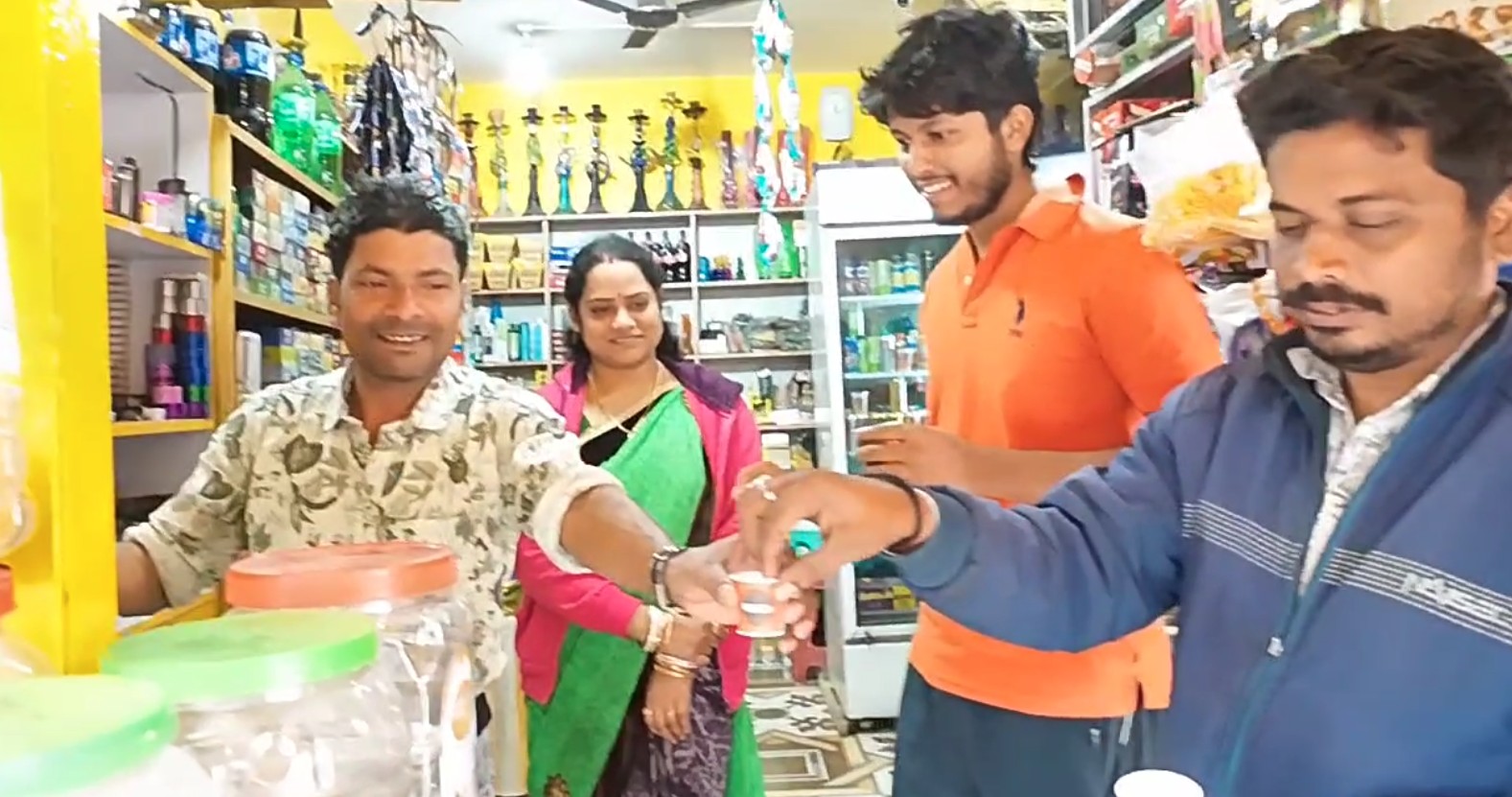 ବାଲେଶ୍ୱର ବୈରାମନଗର ଅଞ୍ଚଳର ଚା' ଦୋକାନୀ ଗୟାଧର ଦାସ ।