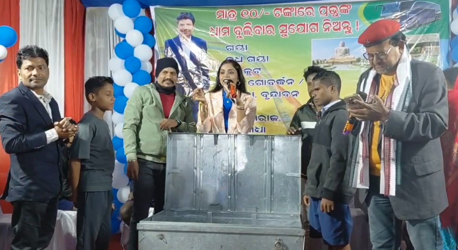 ୫୫ ହଜାର ଆଶାୟୀଙ୍କ ମଧ୍ୟରୁ ସେ ଲକି ଡ୍ର ମାଧ୍ୟମରେ ୫୧ ଜଣ ଲୋକଙ୍କୁ ବାଛିଛନ୍ତି ।