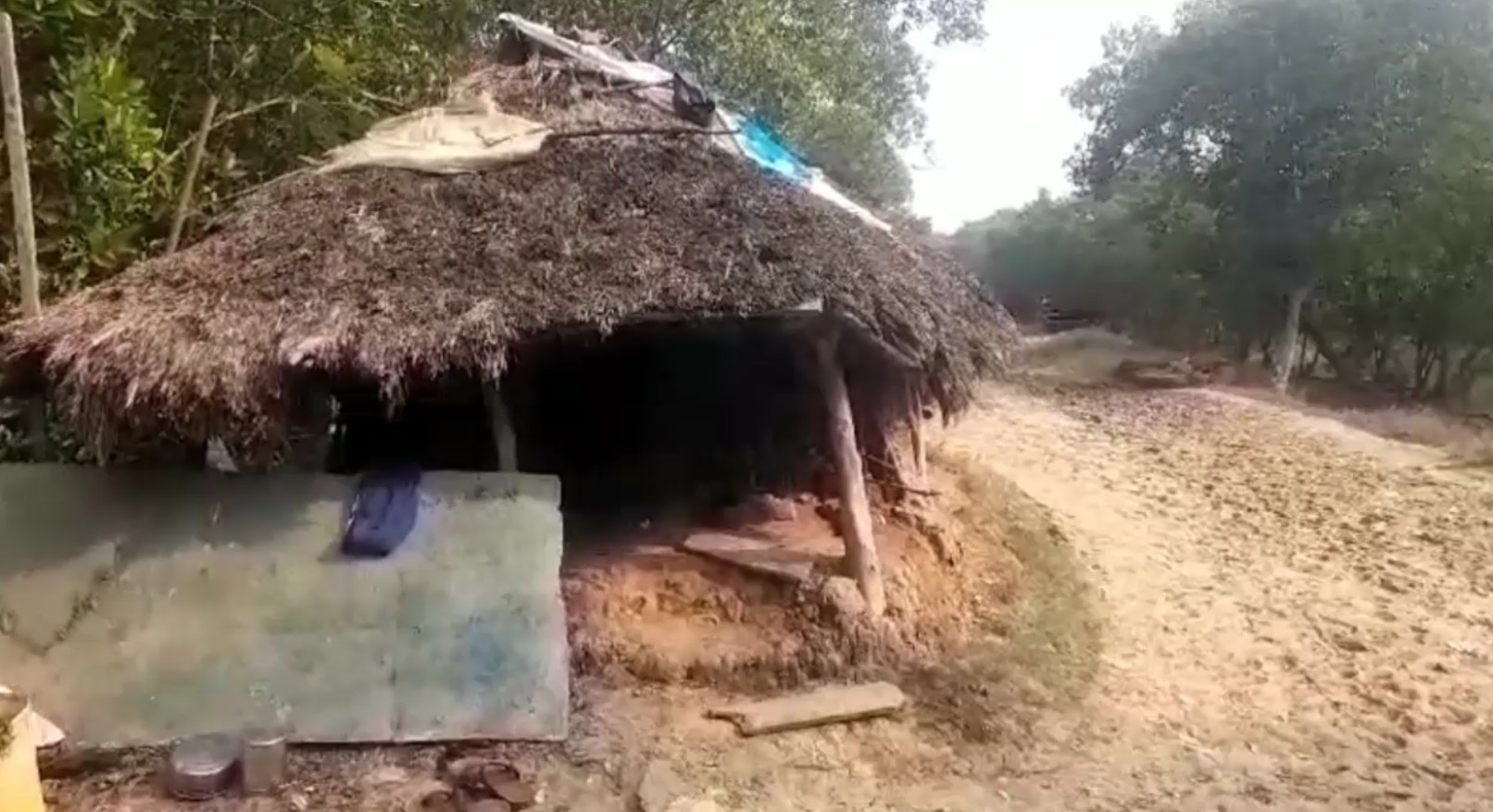 ରାଜ୍ୟ ସରକାର ପ୍ରଥମେ ଏଠାରେ ବସବାସ କରୁଥିବା ୫୭୧ ପରିବାରକୁ ବଗପାଟିଆକୁ ସ୍ଥାନାନ୍ତର କରି ଥଇଥାନ କଲେ ।