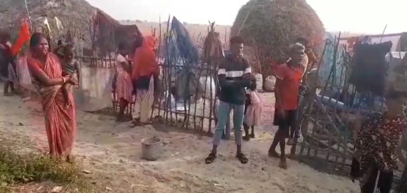 ଜଳବାୟୁ ପରିବର୍ତ୍ତନ କାରଣରୁ ସମୁଦ୍ର କୂଳରେ ବାସ କରୁଥିବା କେନ୍ଦ୍ରାପଡ଼ା ରାଜନଗର ବ୍ଲକର ସାତଟି ଗାଁକୁ ସମୁଦ୍ର ଦ୍ରୁତ ଗତିରେ ଗ୍ରାସ କରିଥିଲା ।