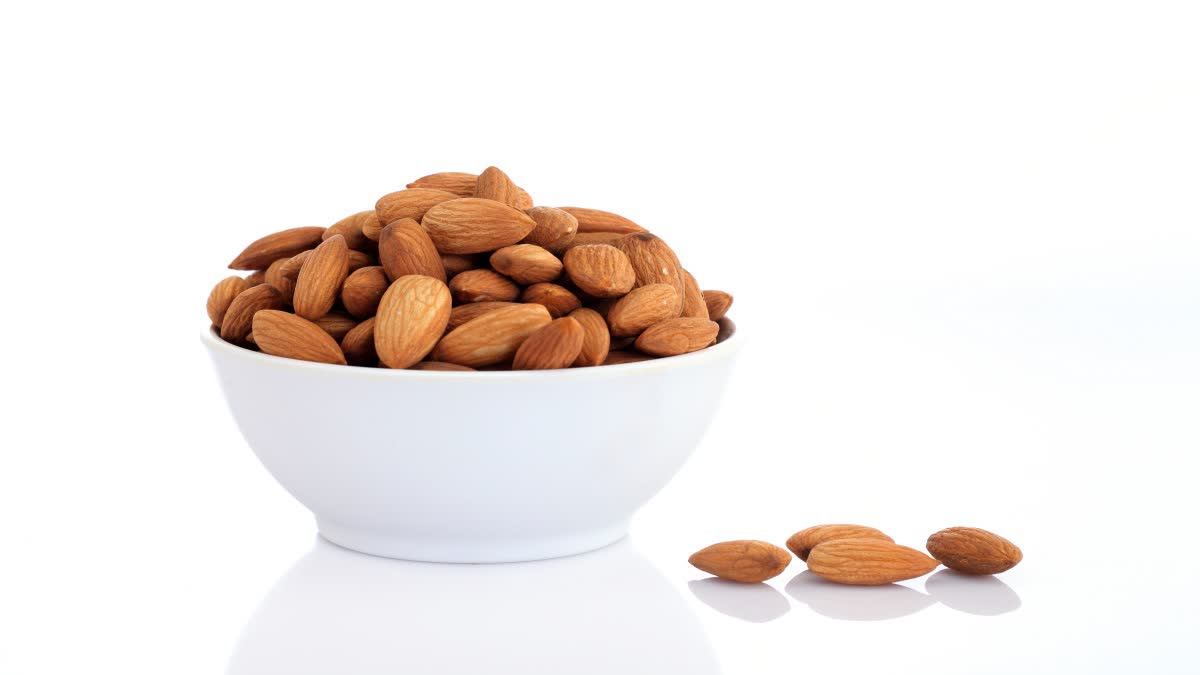 SOAKED WALNUTS VS ALMONDS  HEALTH BENEFITS OF SOAKED ALMONDS  HEALTH BENEFITS OF SOAKED WALNUTS  BENEFITS OF SOAKED DRY DRY FRUITS