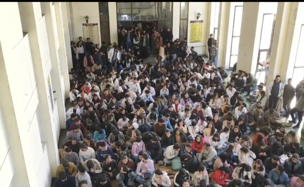 IGMC में डॉक्टरों की हड़ताल दूसरे दिन भी जारी