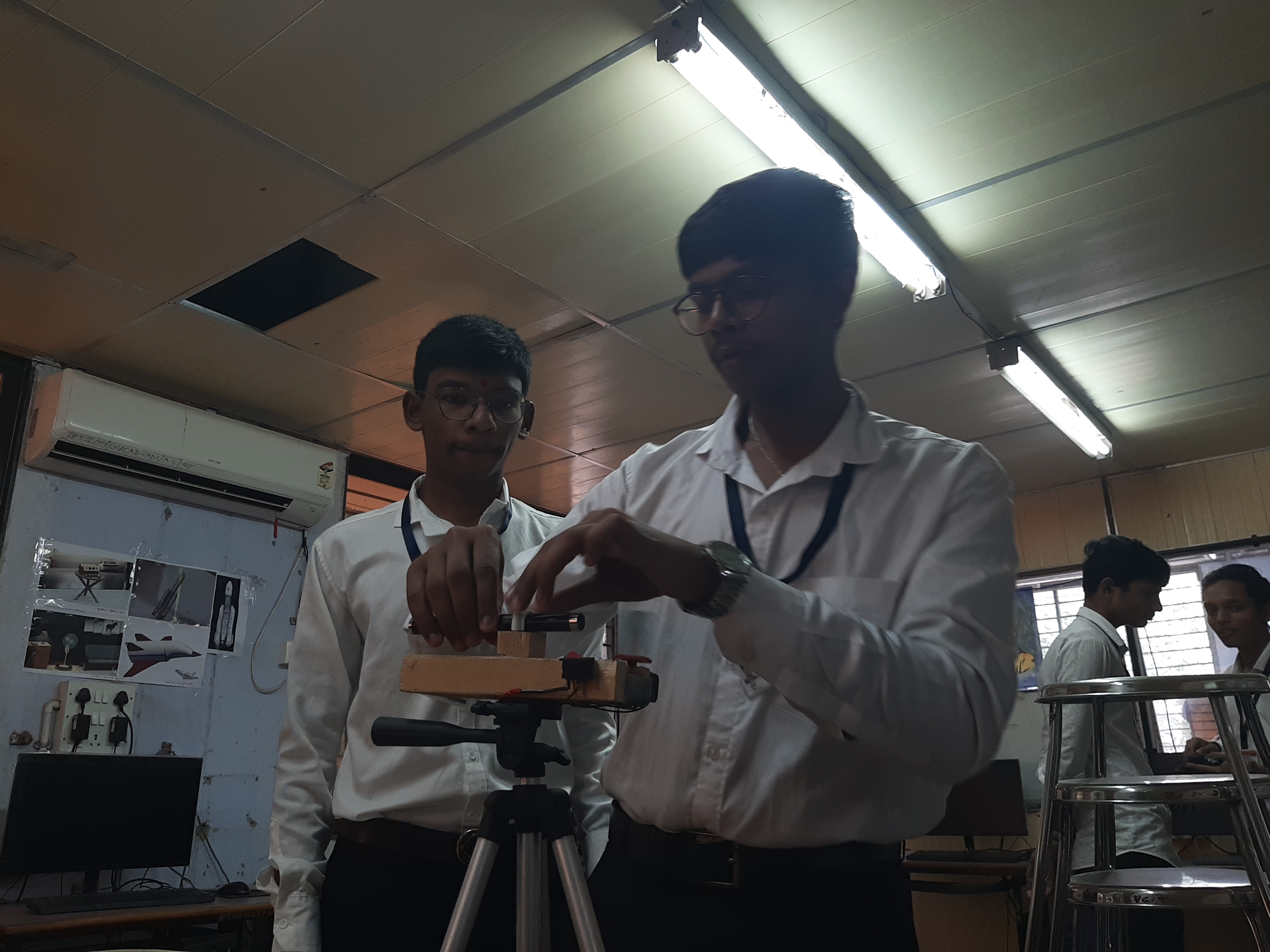 કન્ટ્રક્શન ક્ષેત્રે ચોક્કસ માપ આપતું સાધન