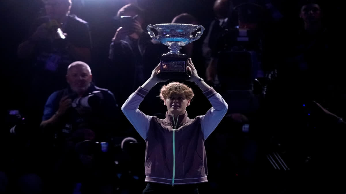 Sinner rallies from 2 sets down to win the Australian Open final from Medvedev, clinches 1st major Jannik Sinner of Italy holds the Norman Brookes Challenge Cup aloft after defeating Daniil Medvedev of Russia in the men's singles final at the Australian Open tennis championships at Melbourne Park, in Melbourne, Australia, Sunday, Jan. 28, 2024. (AP Photo/Alessandra Tarantino)