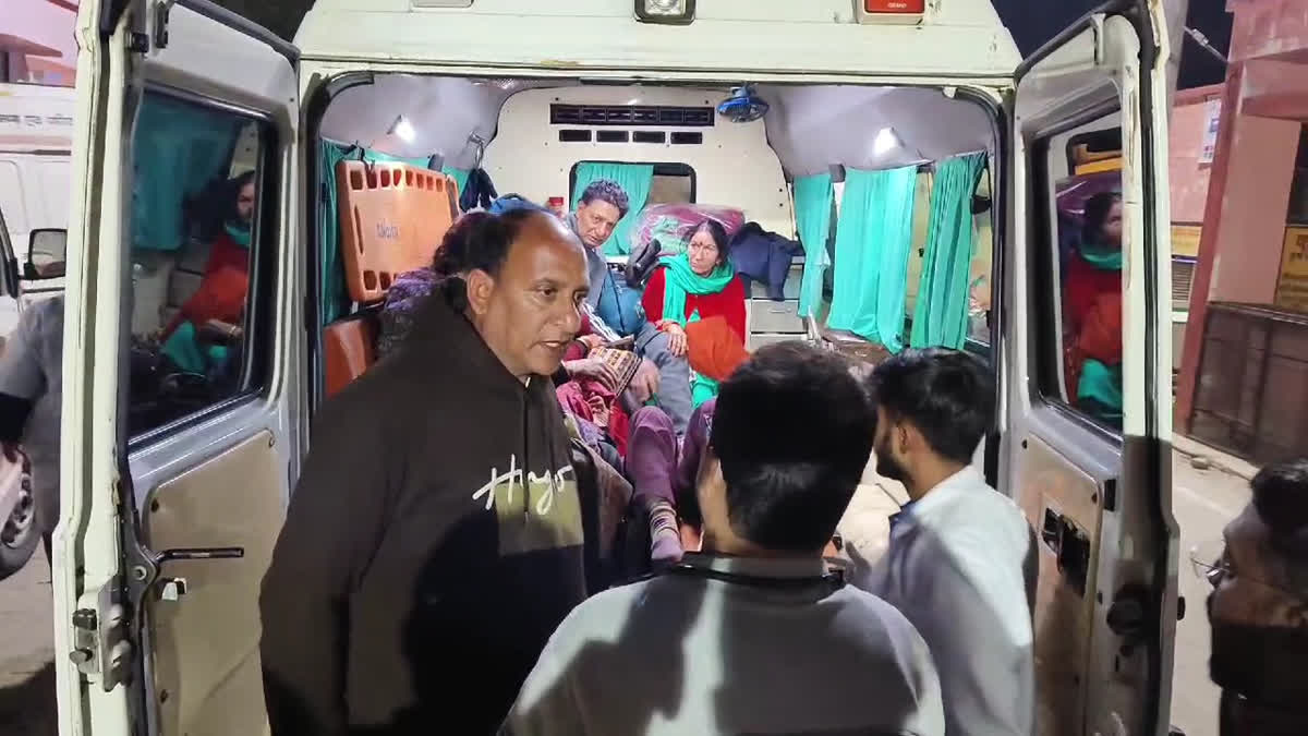 8 Devotees Critical As Bus On Way To Maha Kumbh Collides With Crane In ...