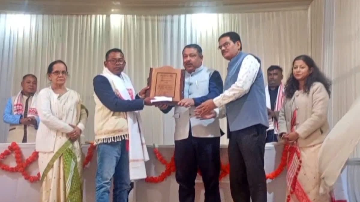 folk artist of Karbi Anglong district Dili Terang recieved Bakul Bon Award