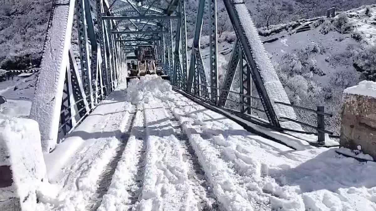 Heavy Snowfall, Rain Disrupt Life In Uttarakhand; Avalanche Alert Issued in Five Districts
