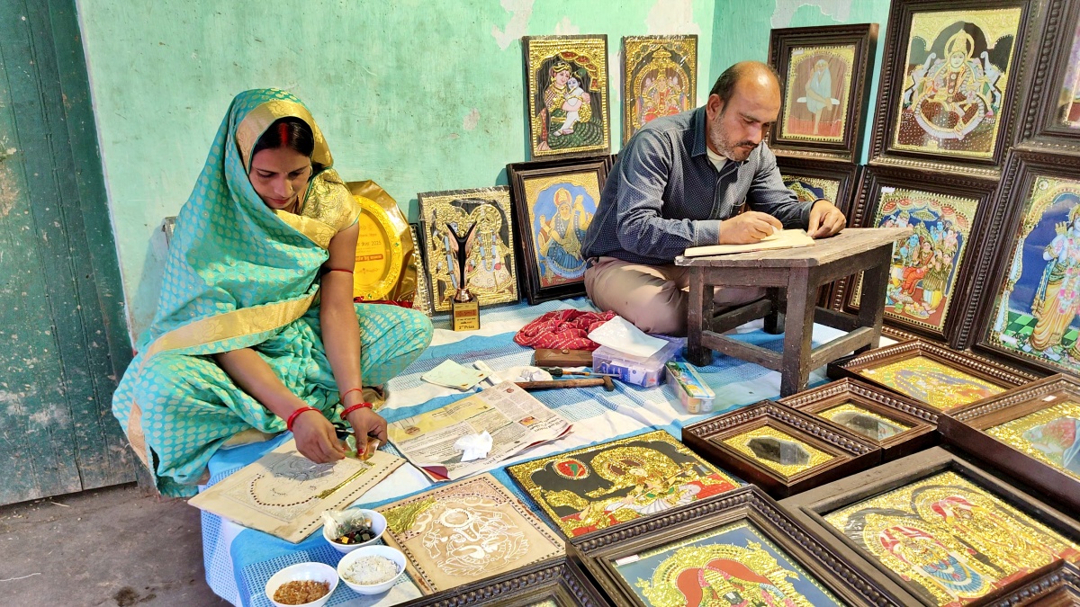 Post Pandemic Loss, Sheikhpura’s Krishna Devi Finds Self-Reliance Through Tanjore Paintings