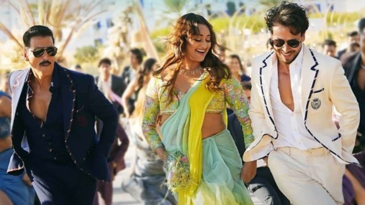 মুক্তি পালে বড়ে মিঞা ছোটে মিঞাৰ গীত মস্ত মলংগ ঝুম Bade Miyan Chote Miyan Song Mast Malang Jhoom: Sonakshi Joins Akshay-Tiger for a Peppy Dance Number