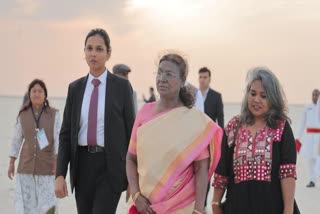 સફેદ રણમાં રાષ્ટ્રપતિ દ્રૌપદી મુર્મુની તસવીર