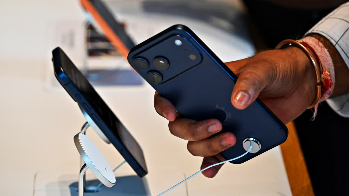 HONOR ROBOT PHONE  APPLE IPHONE 17E  MOTOROLA EDGE 70 FUSION  UPCOMING SMARTPHONE LAUNCH MARCH