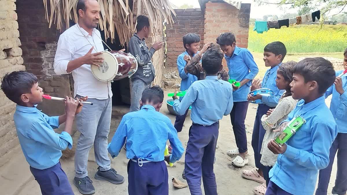 ઇમરોઝ સરની મ્યુઝિક થેરાપી પછી દૈનિક હાજરી 40 થી વધીને લગભગ 140 વિદ્યાર્થીઓ સુધી પહોંચી ગઈ.