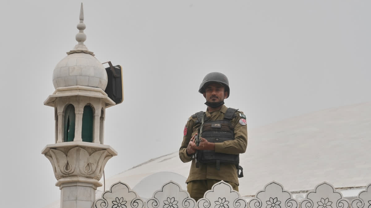 Police officer stands guard on the roof of a mosque as Muslims offer second Friday prayer during the Muslim holy fasting month of Ramadan, in Lahore, Pakistan, Friday, Feb. 27, 2026.