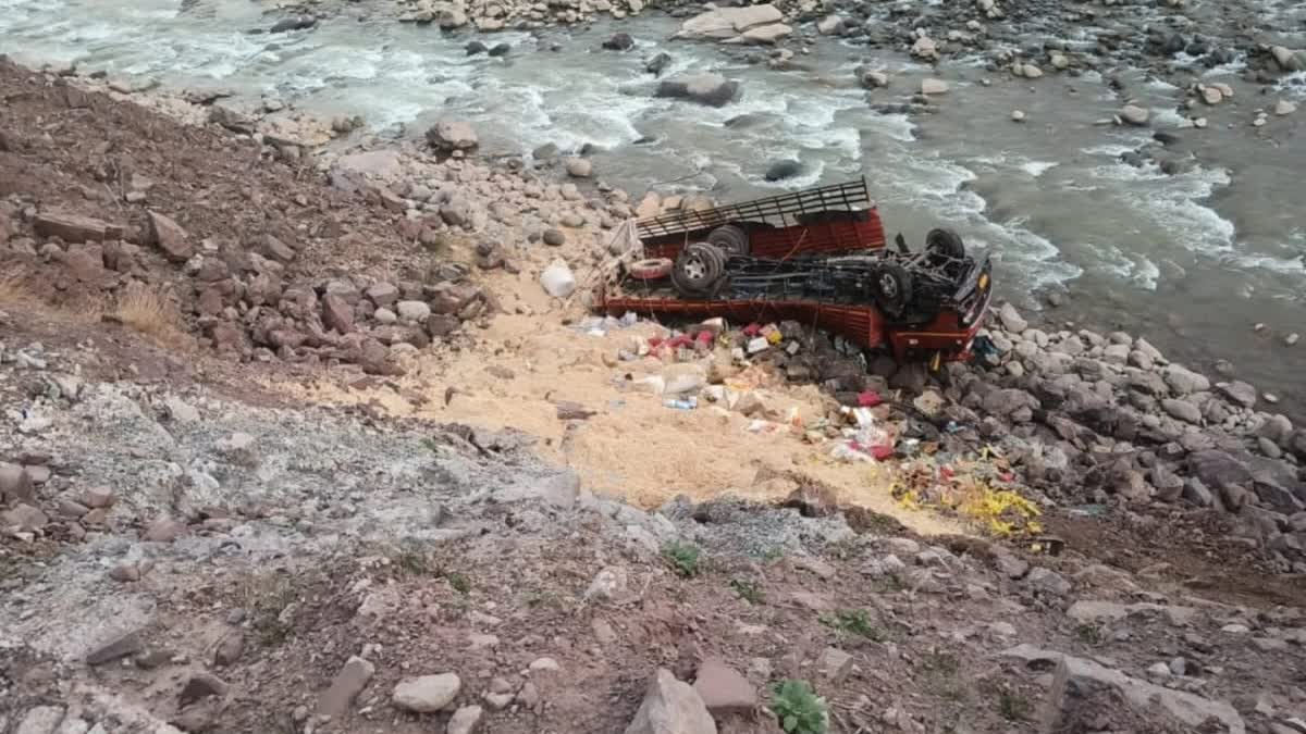 پونچھ سڑک حادثہ میں 1 ہلاک، 2 زخمی