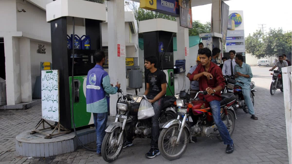 India Mandates E20 Petrol With RON 95 At Pumps From April 2026
