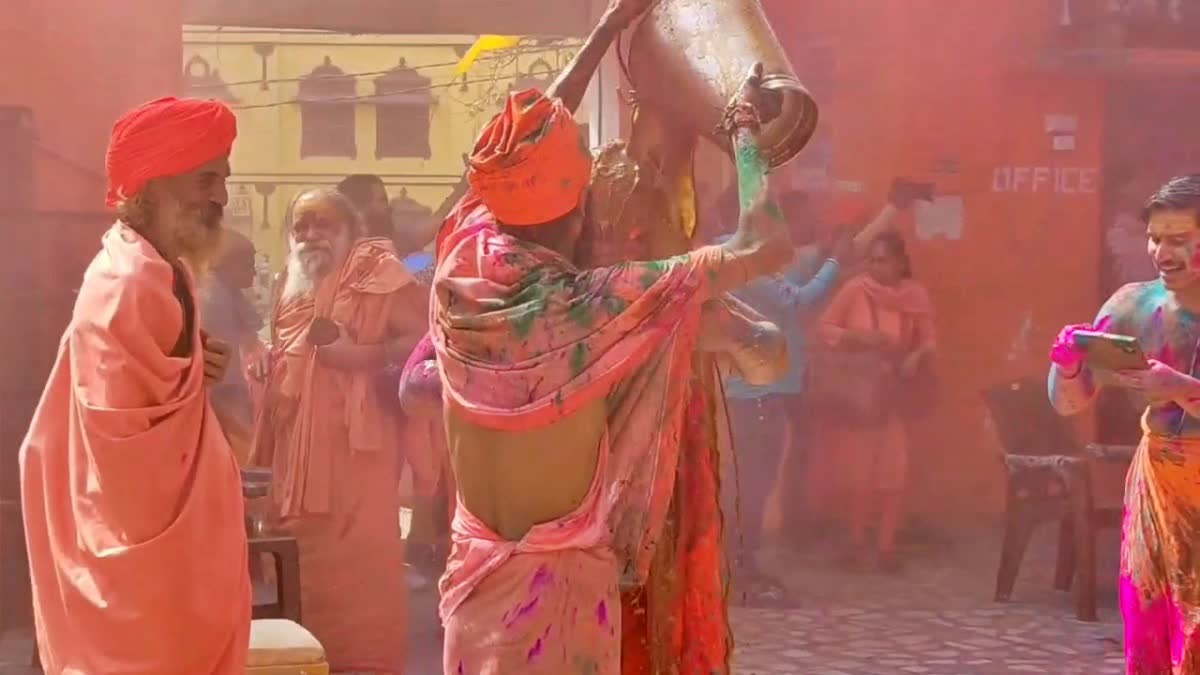 juna-akhara-holi-celebration-in-haridwar