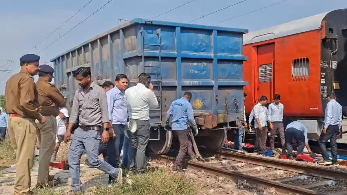 मालगाड़ी पटरी से उतरी