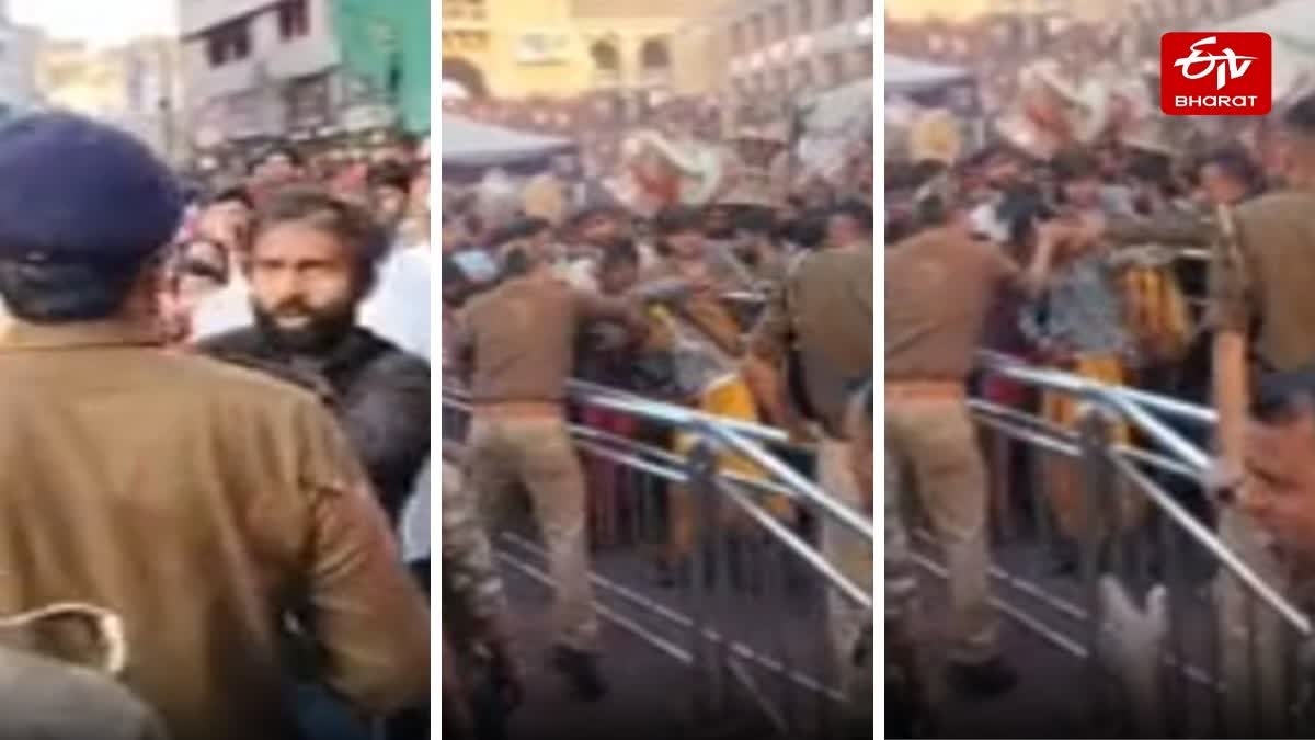 पुलिस ने की भक्तों से अभद्रता.
