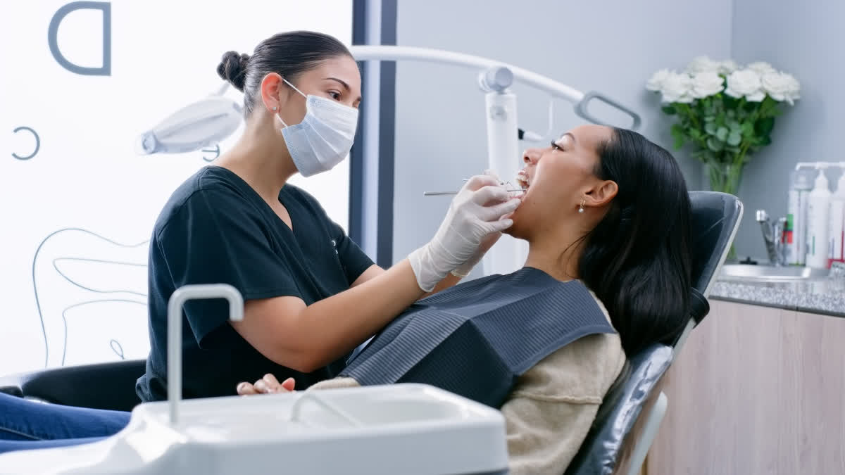 ಹಲ್ಲಿನ ದಂತಕವಚ ಸವೆತವನ್ನು ತಡೆಯುವುದು ಹೇಗೆ? ಪ್ರತಿದಿನ ನಾವೆಲ್ಲಾ ಮಾಡುವ ತಪ್ಪು ಯಾವುವು? Tooth enamel erosion TEETH CARE ROUTINE HABITS THAT DAMAGE TOOTH ENAMEL ದಂತಕವಚ ಸವೆತ ತಡೆಯುವುದು ಹೇಗೆ