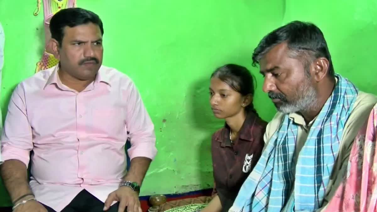 b-y-vijayendra-visited-sanket-house-and-console-the-family