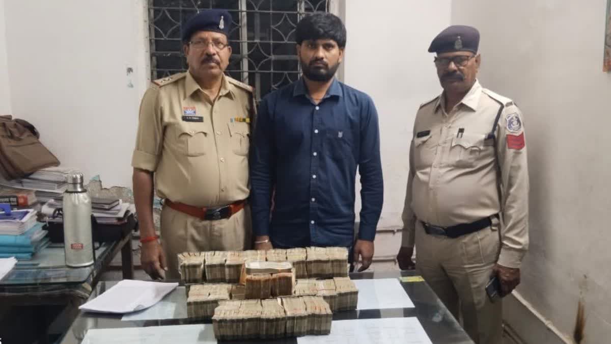 Raipur police recovered Lakhs of rupees