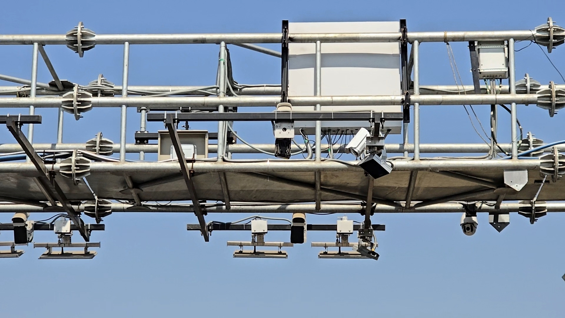 DIGITAL TOLL BOOTH  MULTI LANE FREE FLOW SYSTEM  DIGITAL TOLL BOOTH IN AP  FASTAG