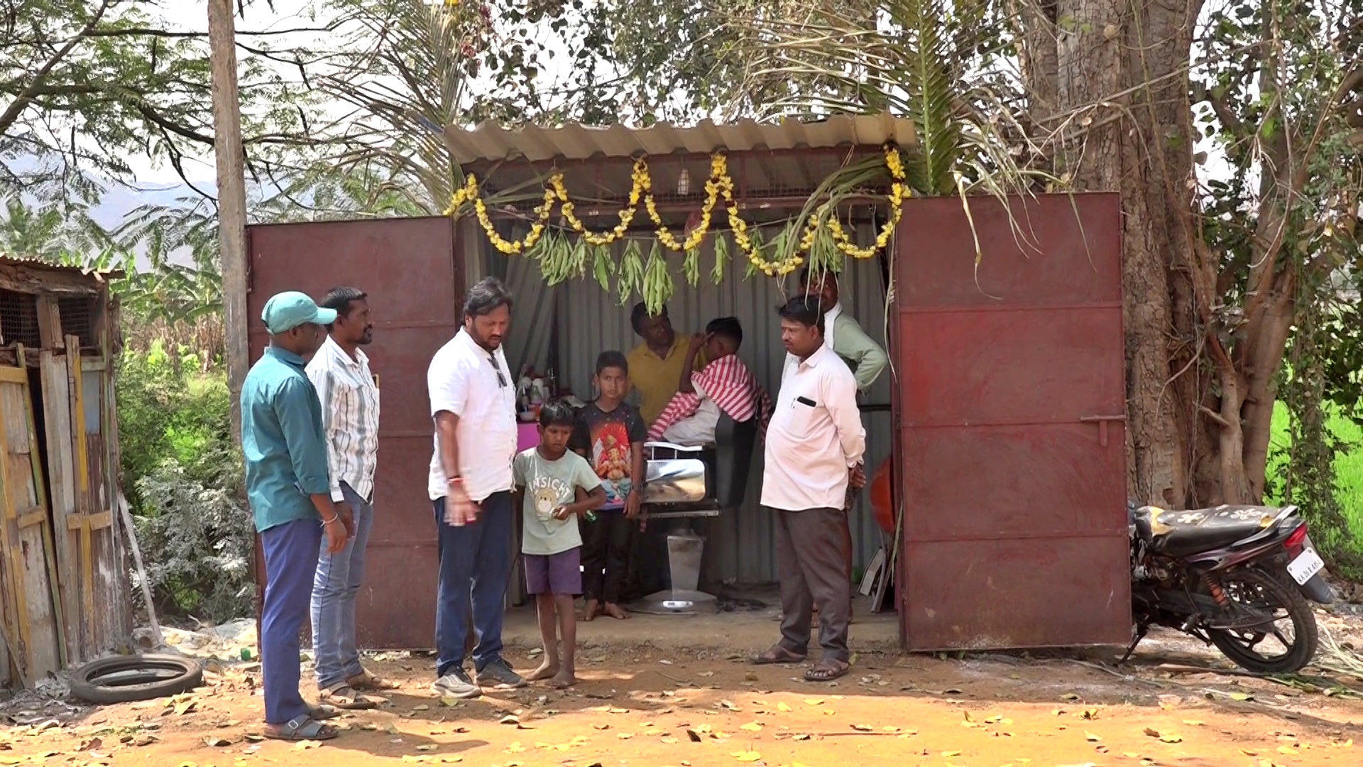 new-cutting-shop-opens-in-shingatalur-village-of-gadag-district