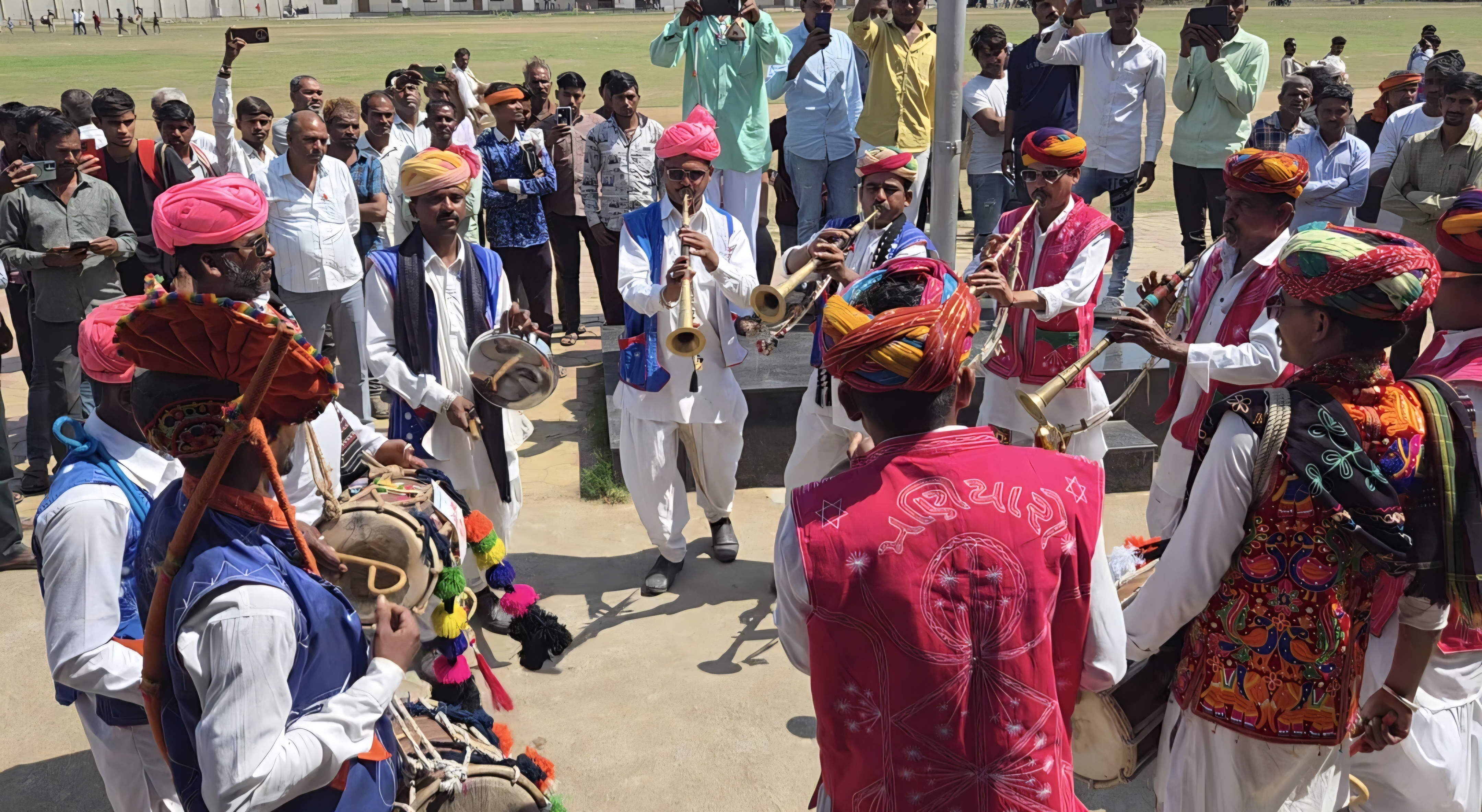 આદિવાસી સંસ્કૃતિ ઉજાગર કરતો 'ઢોલ મેળો'