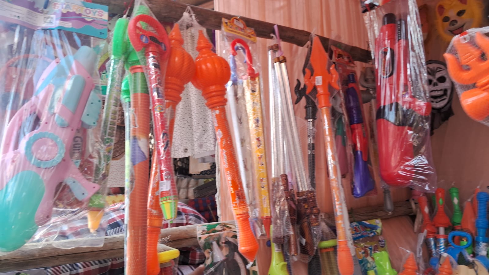 Markets decorated with water guns and masks for Holi in Ranchi