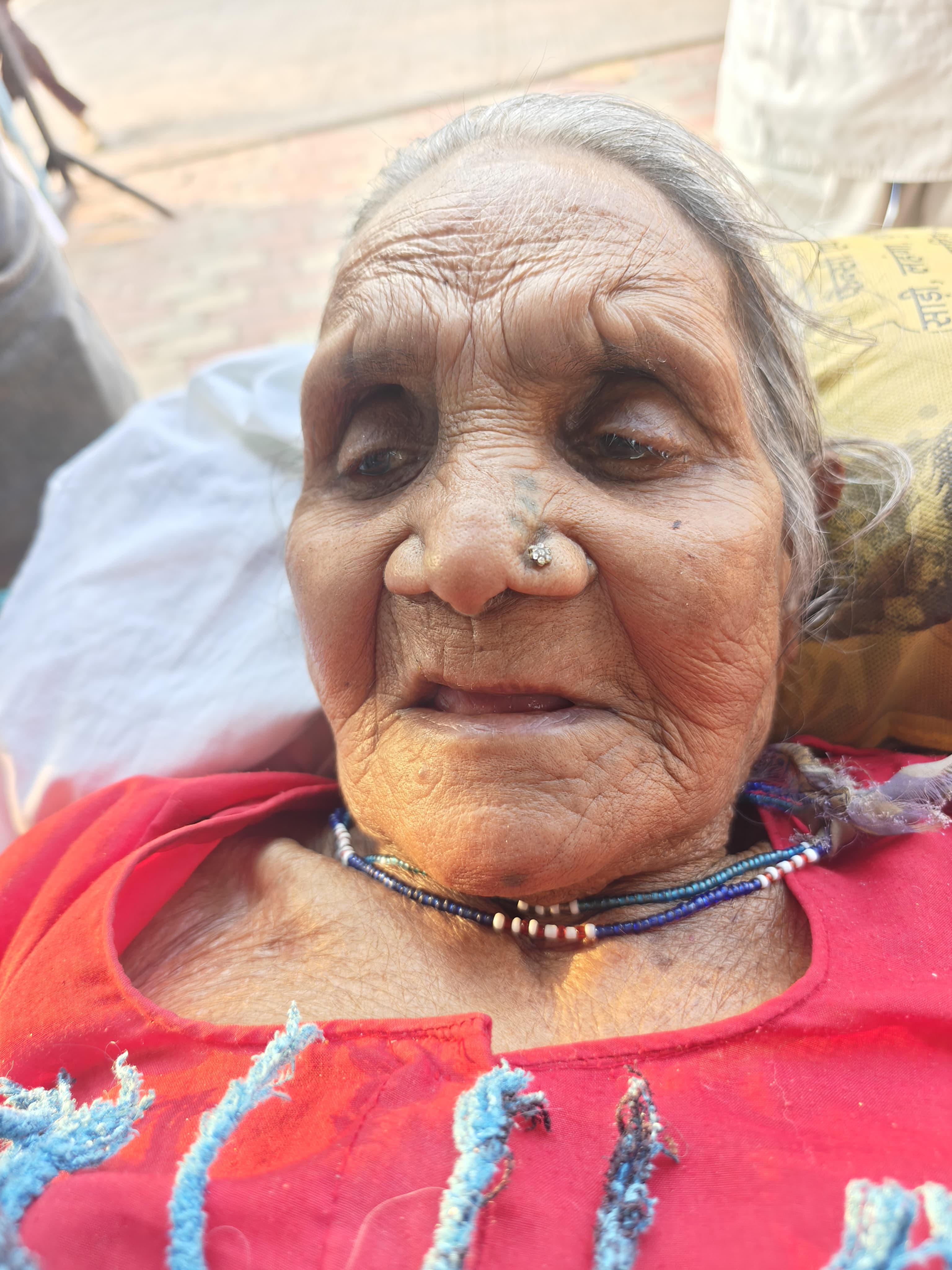 woman care old age home VIDISHA