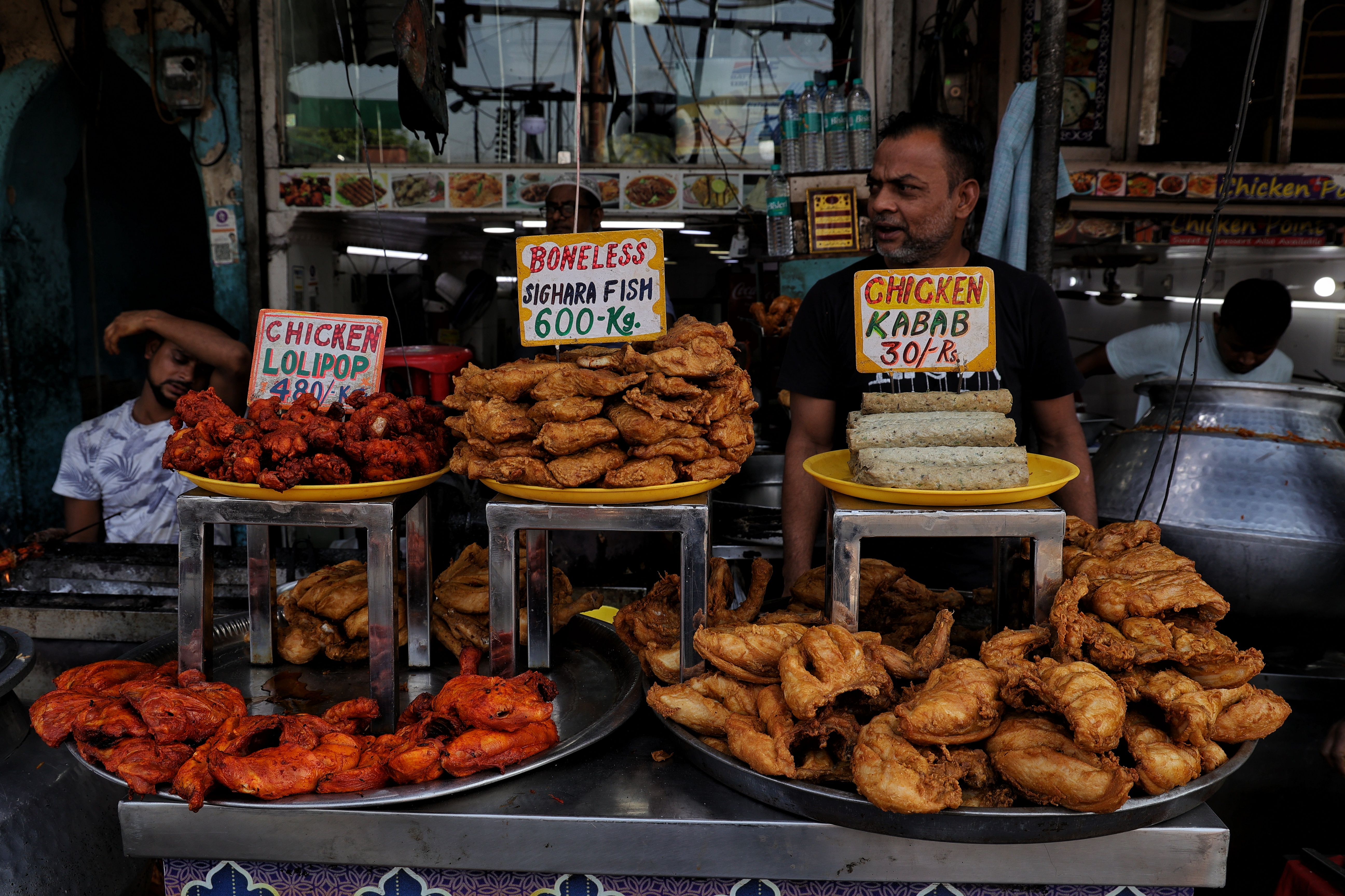 ಬೇಸಿಗೆಯಲ್ಲಿ ಸೇವಿಸಬಾರದ ಆಹಾರಗಳಿವು  FOODS NOT TO EAT IN SUMMER  HEALTH PROBLEMS IN SUMMER  DEHYDRATION AND DIGESTIVE PROBLEMS