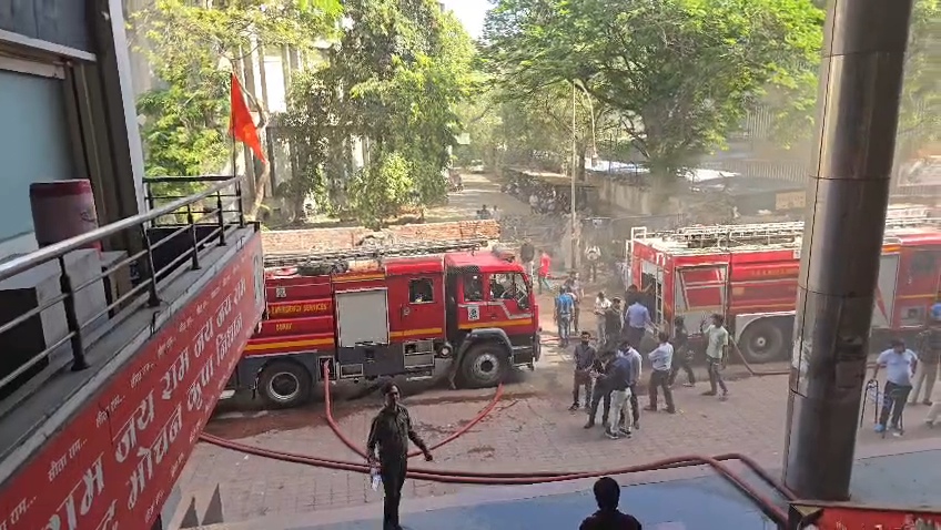 ટનાની જાણ થતા જ અલગ-અલગ 9 થી વધુ ફાયર સ્ટેશનોની 17 જેટલી ગાડીઓ ઘટનાસ્થળે દોડી ગઈ