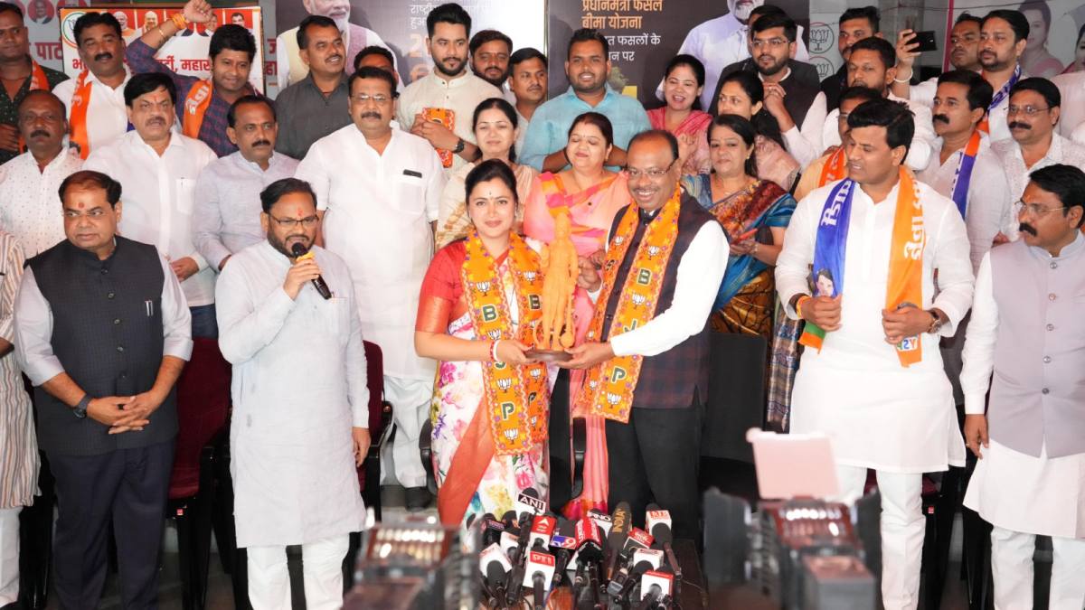 Navneet Kaur Rana is an actor-turned-politician. Daughter of an army official, Rana honed her skills as a model with appearances in music videos before plunging into the South Indian film industry with roles in Telugu cinema. She later joined politics and successfully contested as an Independent Member of Parliament (MP ) from Amravati.