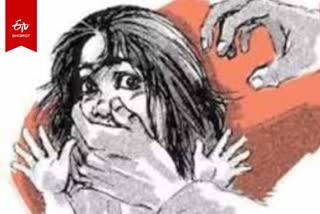 لڑکی اسٹیشن پر اپنے خاندان سے الگ ہو گئی،اہل خانہ کو ڈھونڈ نے کے دوران عصمت دری کی گئی