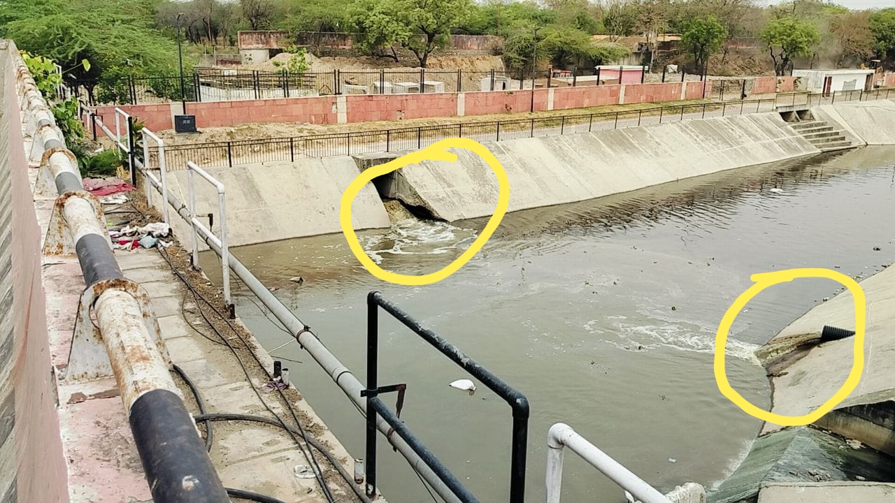 द्रव्यवती नदी में गिर रहा सीवर का गंदा पानी,