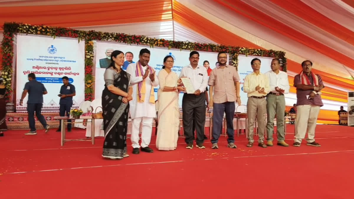 Deputy CM and Revenue Minister distribute permanent leases to 2,304 beneficiaries Niamapada